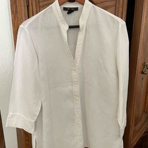 White collarless shirt.
